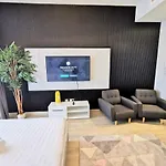 1111 Chic & Cozy Stay W Fast Wi-Fi Free Parking