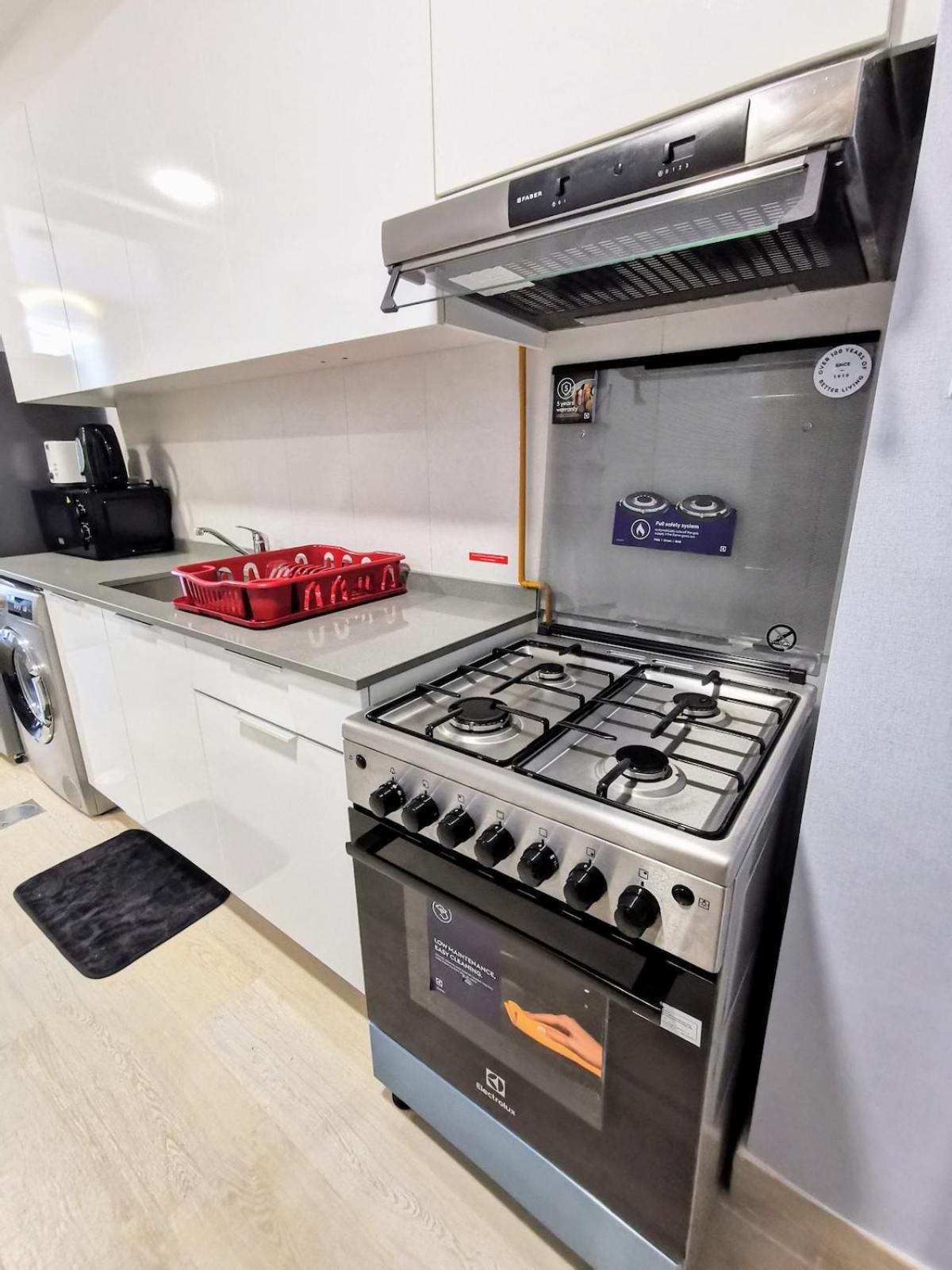 Apartment 1111 Chic & Cozy W Fast Wi-fi Free Parking Dubai