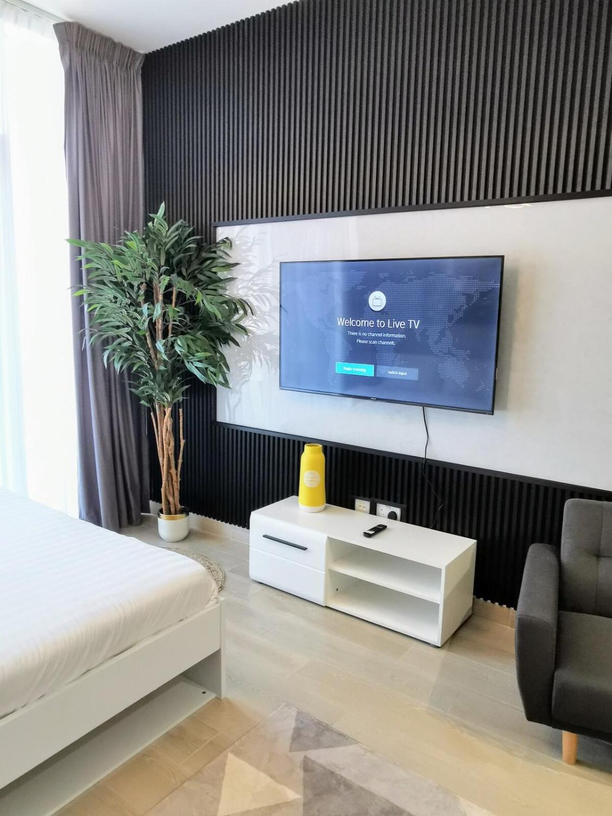 1111 Chic & Cozy W Fast Wi-fi Free Parking *
